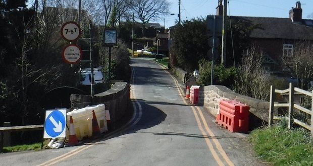 Heavy goods and agricultural vehicle drivers reminded of lane restriction