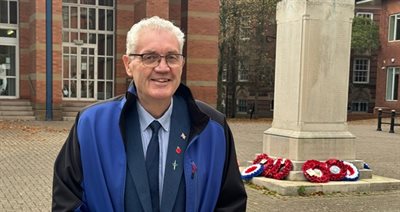 Gordon Munro at Stafford Memorial_cropped