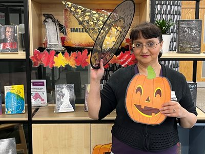 Samantha Barnett Halloween at Burton Library