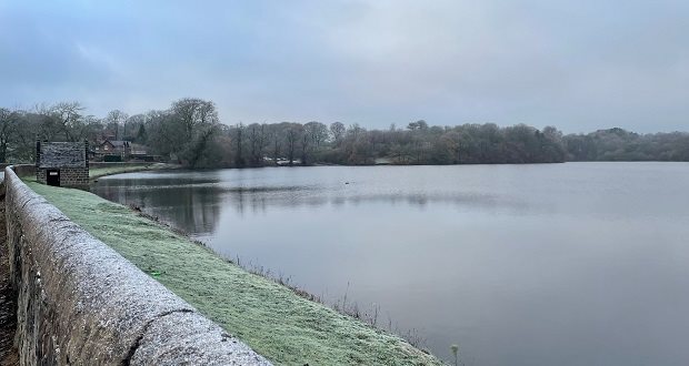 People warned of dangers of playing on frozen lakes and ponds