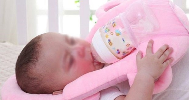 Families warned not to use baby self-feeding pillows