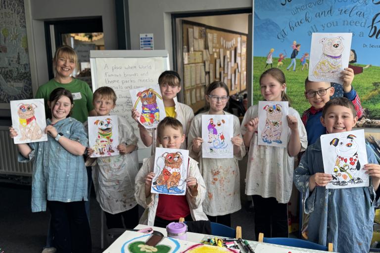 Artist Sarah Grately with Marshbrook First School pupils