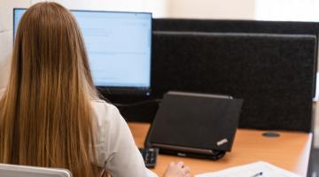hot desks 2 NEWSROOM