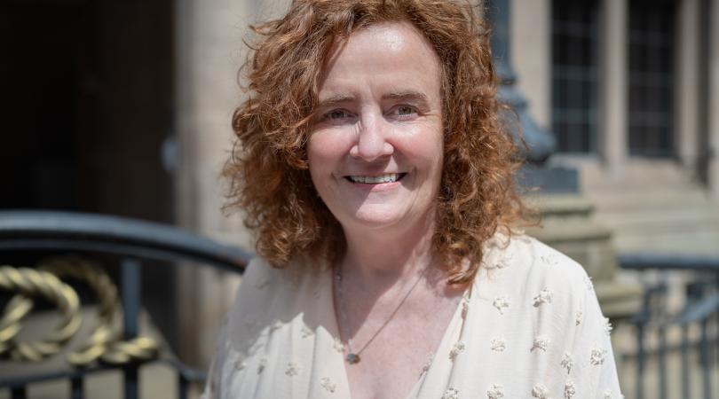 Image shows caucasian women with brown curly hair